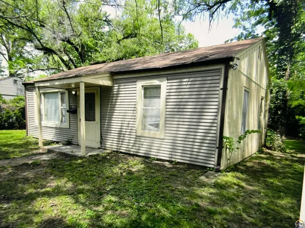 2340 SW Edgewater Ter, Topeka, KS 66614