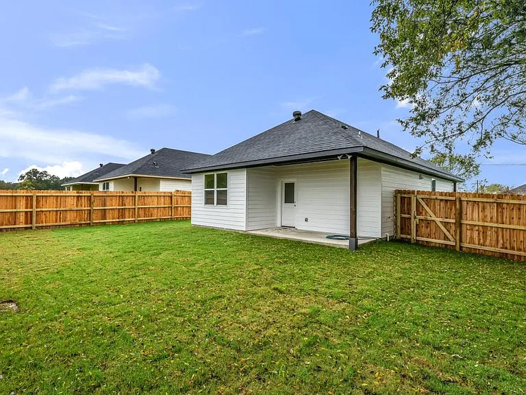 317 W Martin Luther King Dr — Photo 22