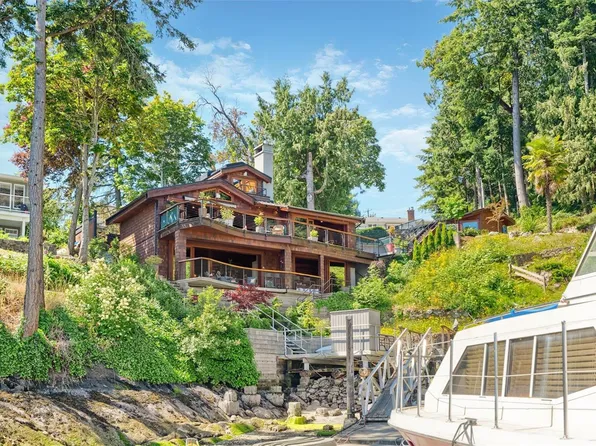 10968 Madrona Dr, North Saanich, BC V8L 5R7
