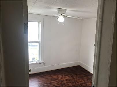 4th image of 450 Sherman St
