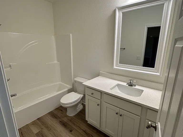 688 Anderson Dr — Photo 10