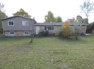 3884 Meadowbrook Rd, Benton Harbor, MI 49022