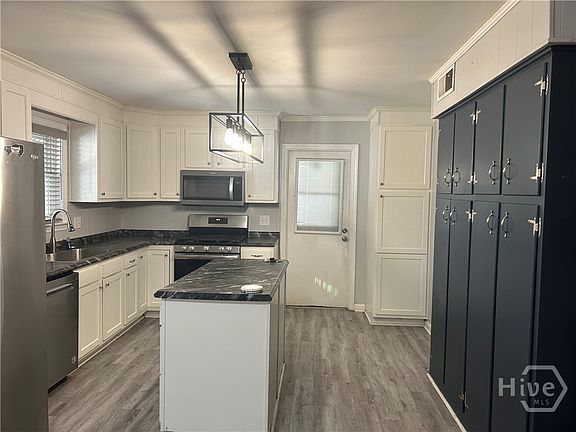 4th image of 40 Azalea Avenue