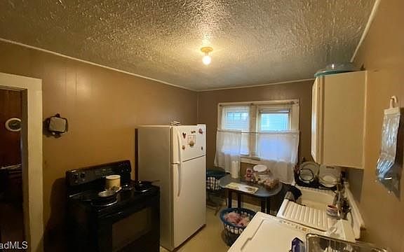4th image of 1409-1411 Underwood Ave