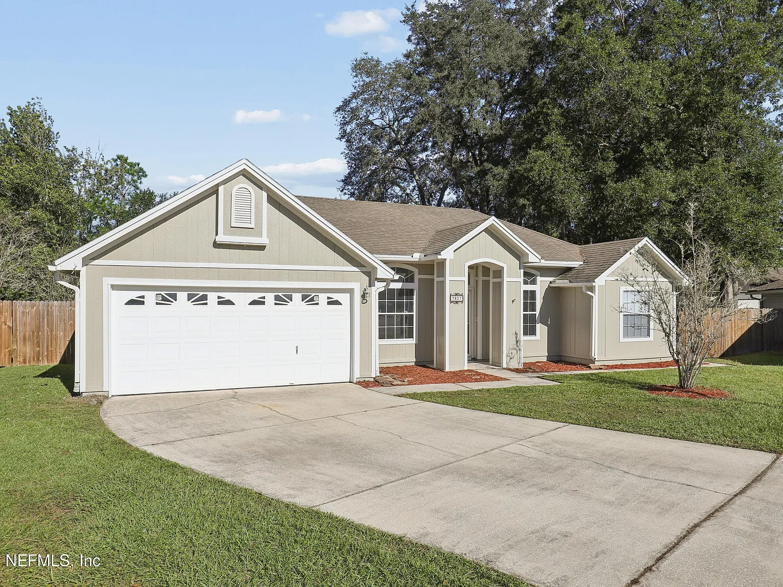 3 bed, 2.0 bath, 1588 sqft, $1,975 — Photo 2