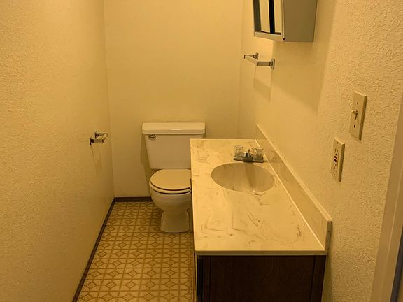 2nd image of 302 E Canal Dr