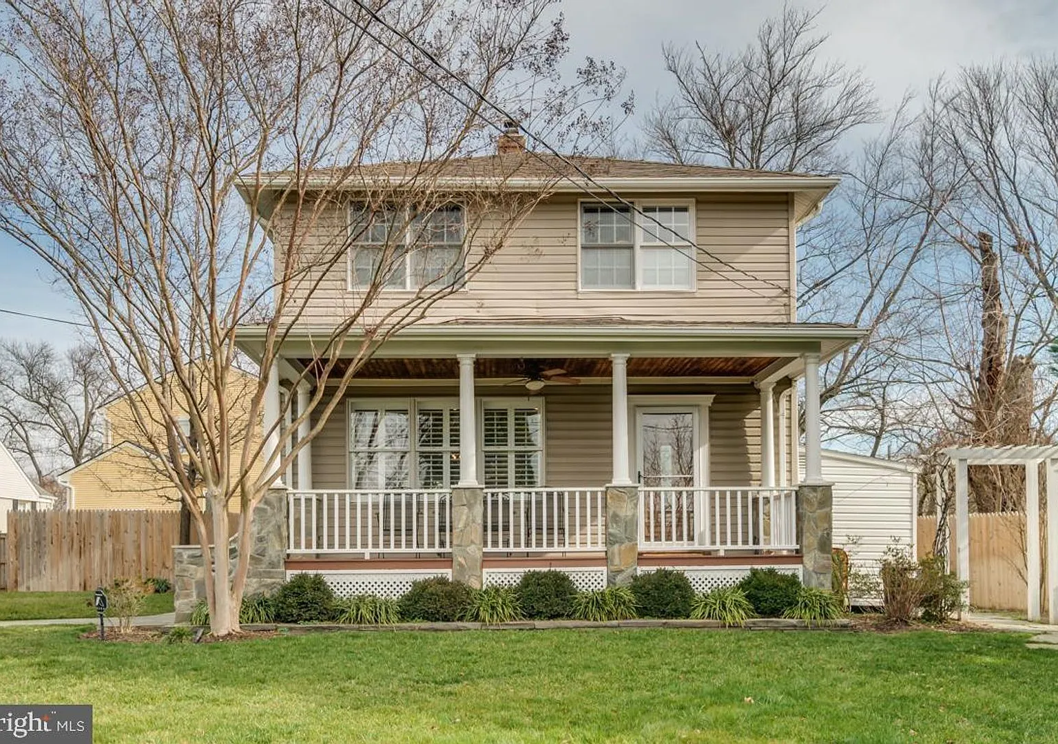 Charming Detached Colonial Minutes from Old Town — Photo 1