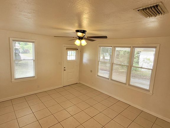 4th image of 432 Minnehaha Ave