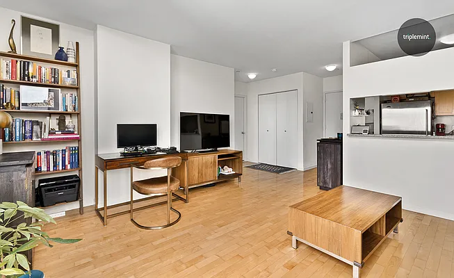 Sold by Triplemint | media 4