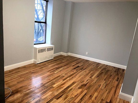 4th image of 940 Bronx Park S APT 1A