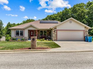 56 W Pine Ln, Reeds Spring, MO 65737