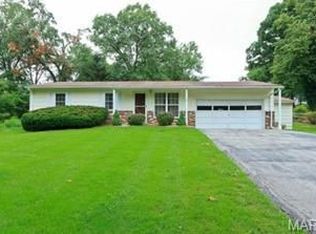 111 Shady Ln, Saint Charles, MO 63303
