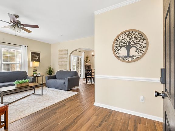 4th image of 517 Hay Hill Ln. #B