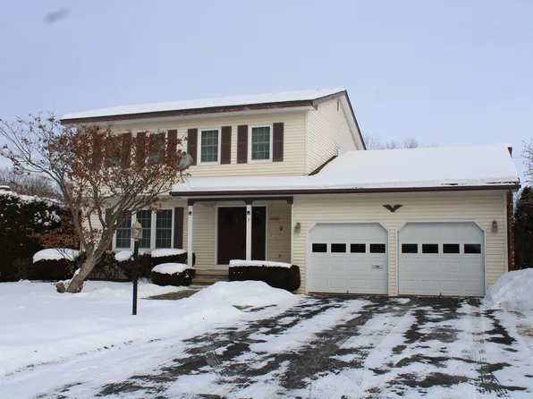 3 Pinewood Dr, Plattsburgh, NY 12901