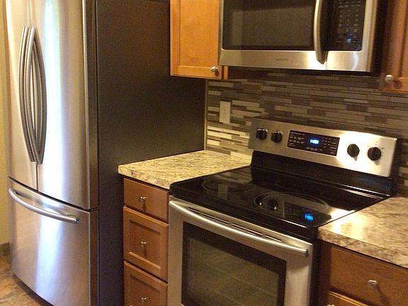 4th image of 902 SE 98th Ave