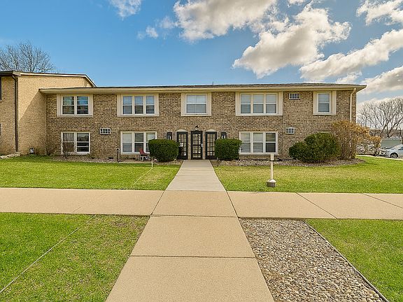 3rd image of 811 Smetana Rd APT 8