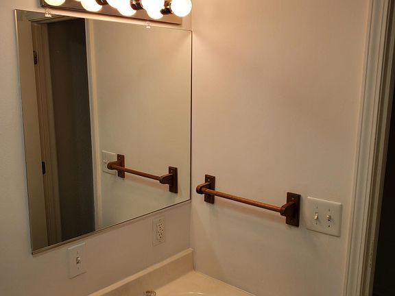 5th image of 1600 Plymouth Dr APT 3