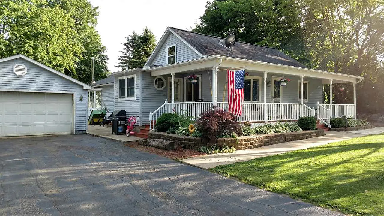231 2nd St photo 1