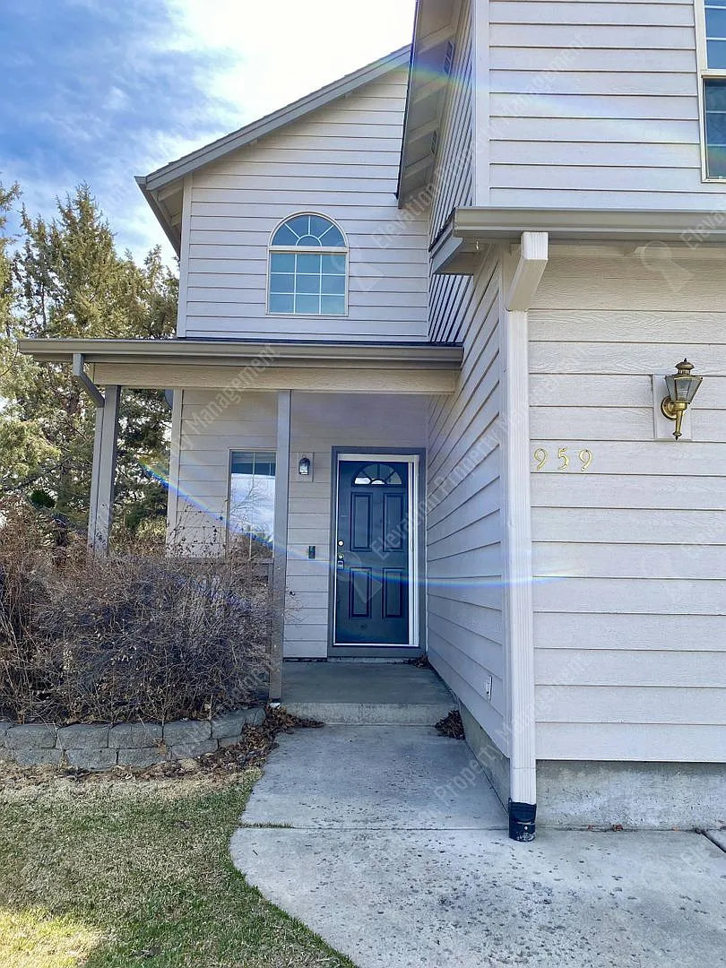 3 BR - 2.5 BA in Bend's Orchard District — Photo 2