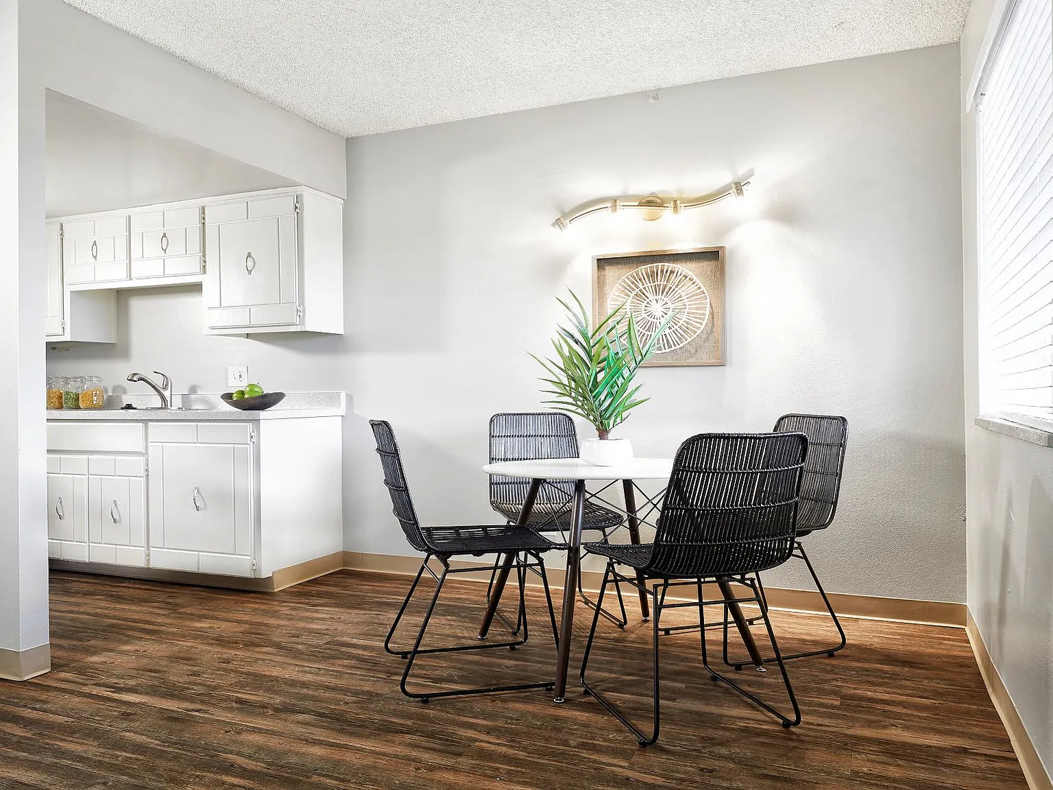 Weston Ridge Apartments — Photo 2