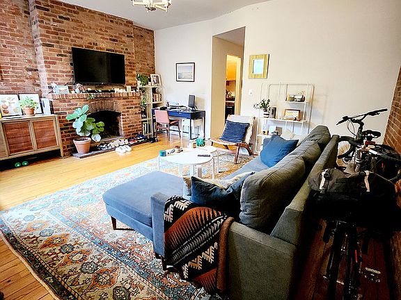 2nd image of 50 W 75th St APT 4B