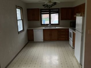 404 3rd Ave SW #5, Cascade, IA 52033