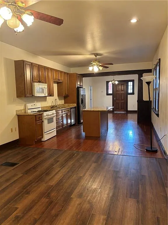 2 bed, 1300 sqft, $1,400 — Photo 4