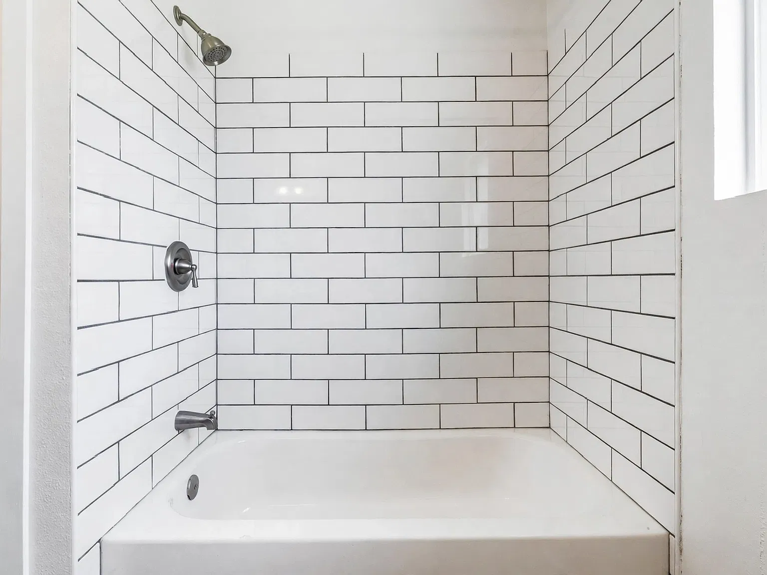 7638 S Sheridan Ave — Photo 4