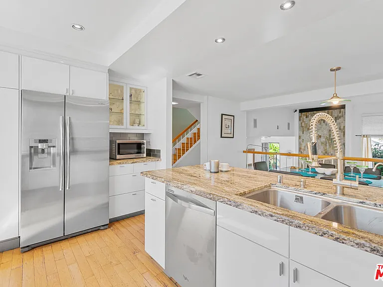 4725 S La Villa Marina #B — Photo 9