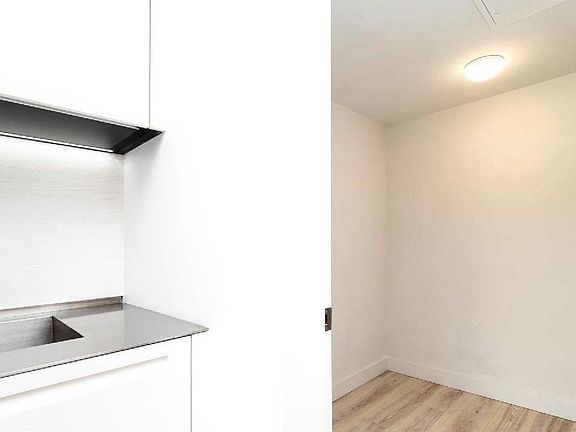 3rd image of 1133 Hornby St