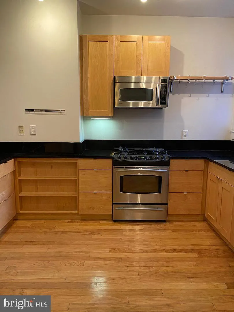 2 bed, 2500 sqft, $3,900 — Photo 4
