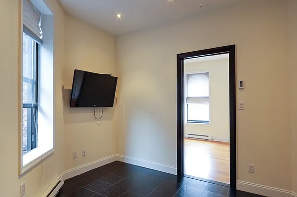 Rented by REZI | media 9