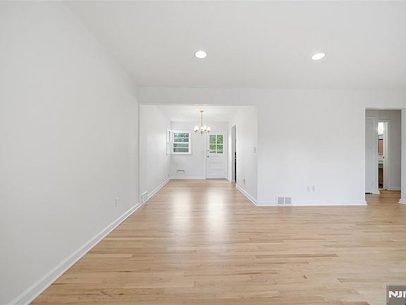 4th image of 35-02 Linwood Rd