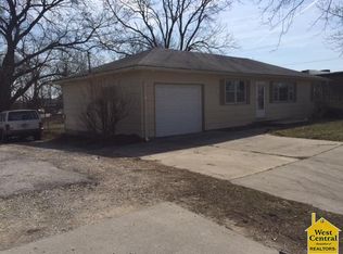 306 S 7th St, Clinton, MO 64735