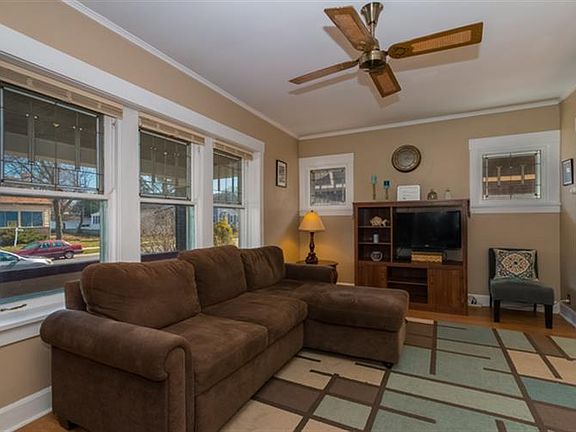 2nd image of 923 Hayes Ave