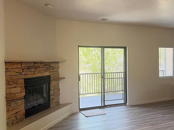 3rd image of 1142 Mary Dr