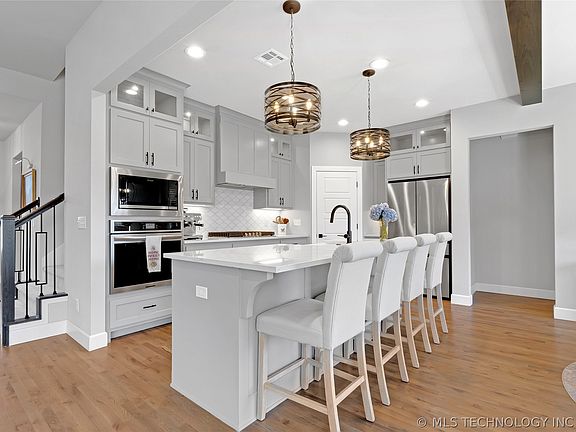 4th image of 442 E 127th Pl S