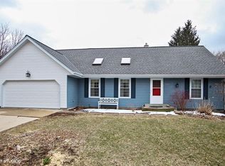 2331 Bramblewood Ct, Waukesha, WI 53188
