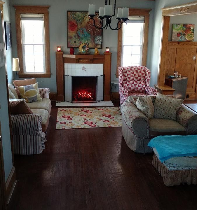 2nd image of 520 E Main St