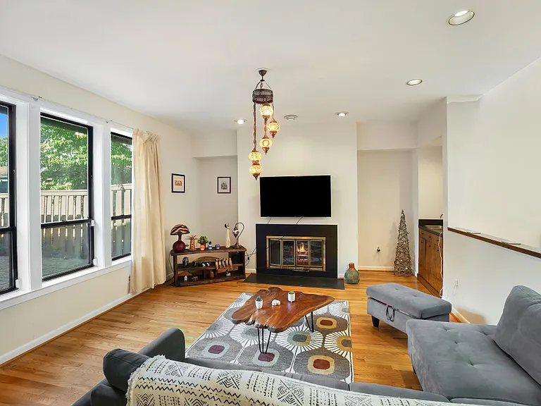5351 Strathmore Ave — Photo 3