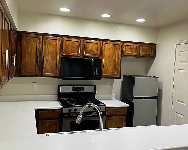 2121 Chertsey Dr #D — Photo 12