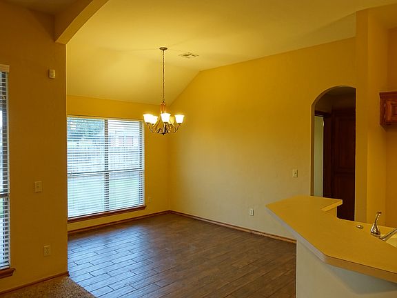 3rd image of 2824 Southridge Dr