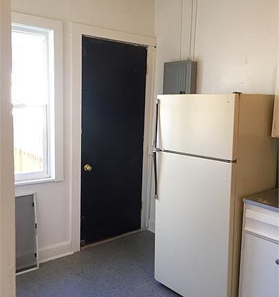 5th image of 430 E 38th St APT 8