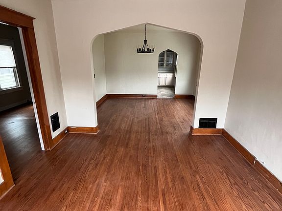 2nd image of 521 Humboldt Pkwy Unit 2