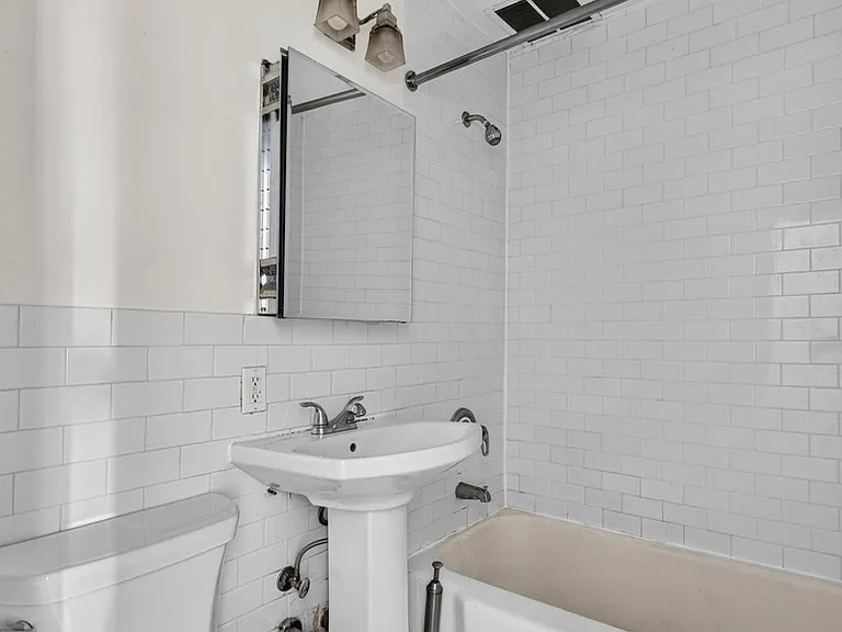 228 E 84th St #1D — Photo 6