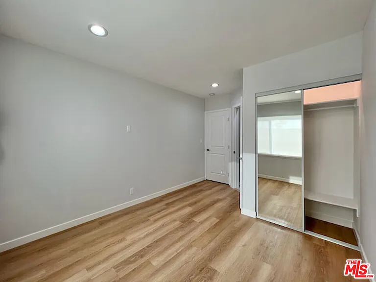 901 S Barrington Ave — Photo 19