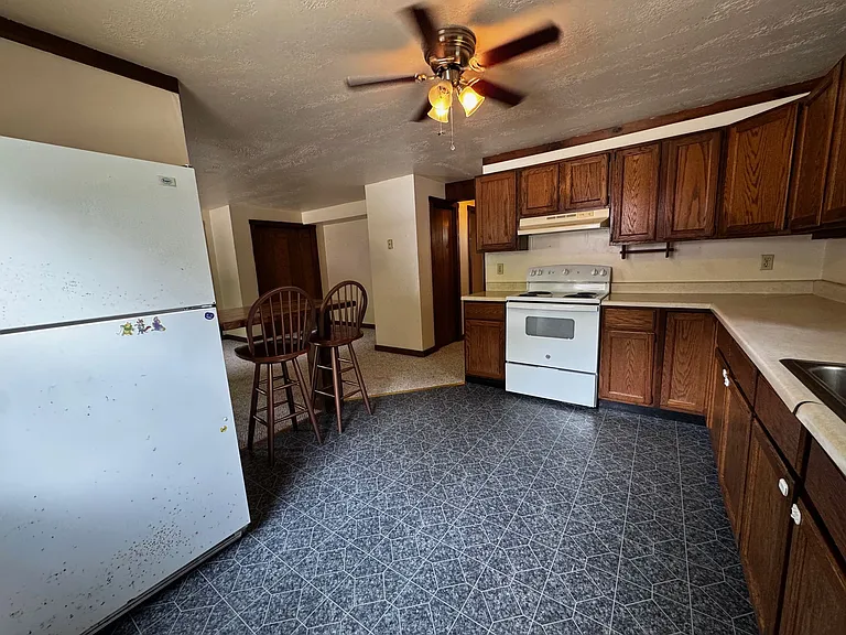 103 Sanderson Dr #4 — Photo 2