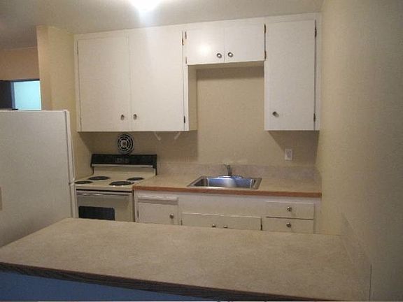 2nd image of 6811 Woodlawn Ave NE APT 40