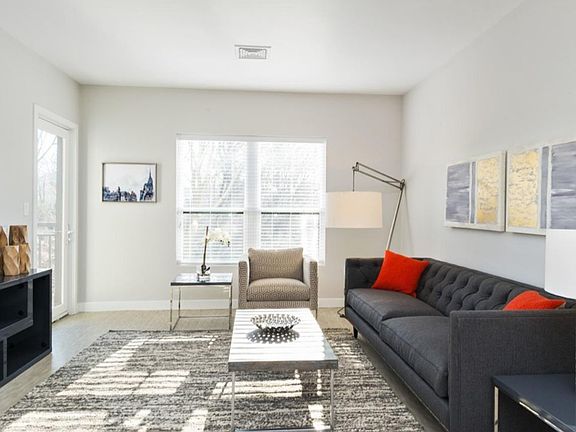 4th image of 999 Hancock St Unit 204
