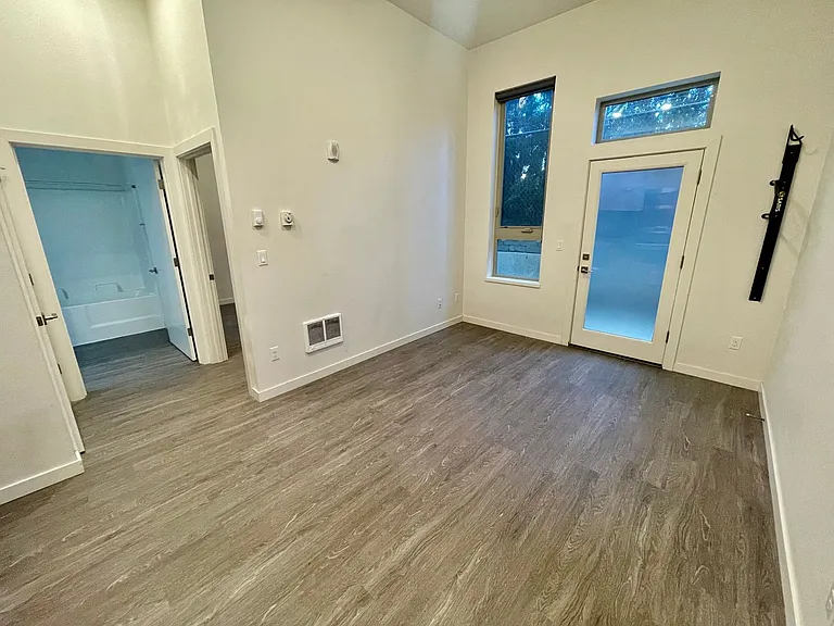 1525 N Webster St — Photo 3
